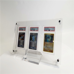 透明な壁に取り付けられたルコイトアクリル 写真ポケモン カード3 PSAホルダーフレーム 