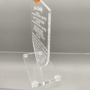 パーソナライズされた Chanukah Lucite Dreidel カード (ベース付き) 