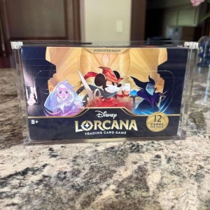 Lorcanaブースターボックストレーディングカードプロテクターは、アクリルケースを表示します 