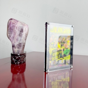 ネジで取り外し可能なアクリル製コミック本ディスプレイフレーム 
